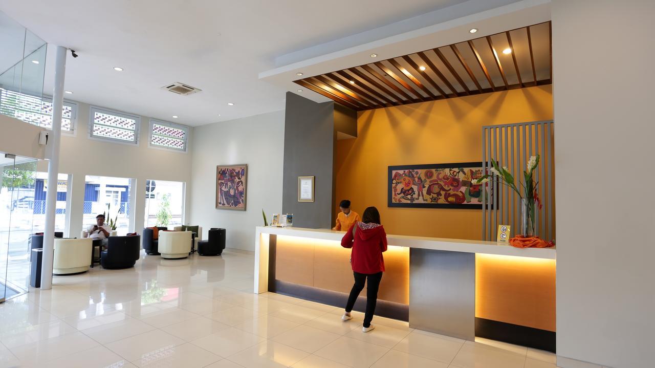 Hotel Quirin Semarang Exterior photo